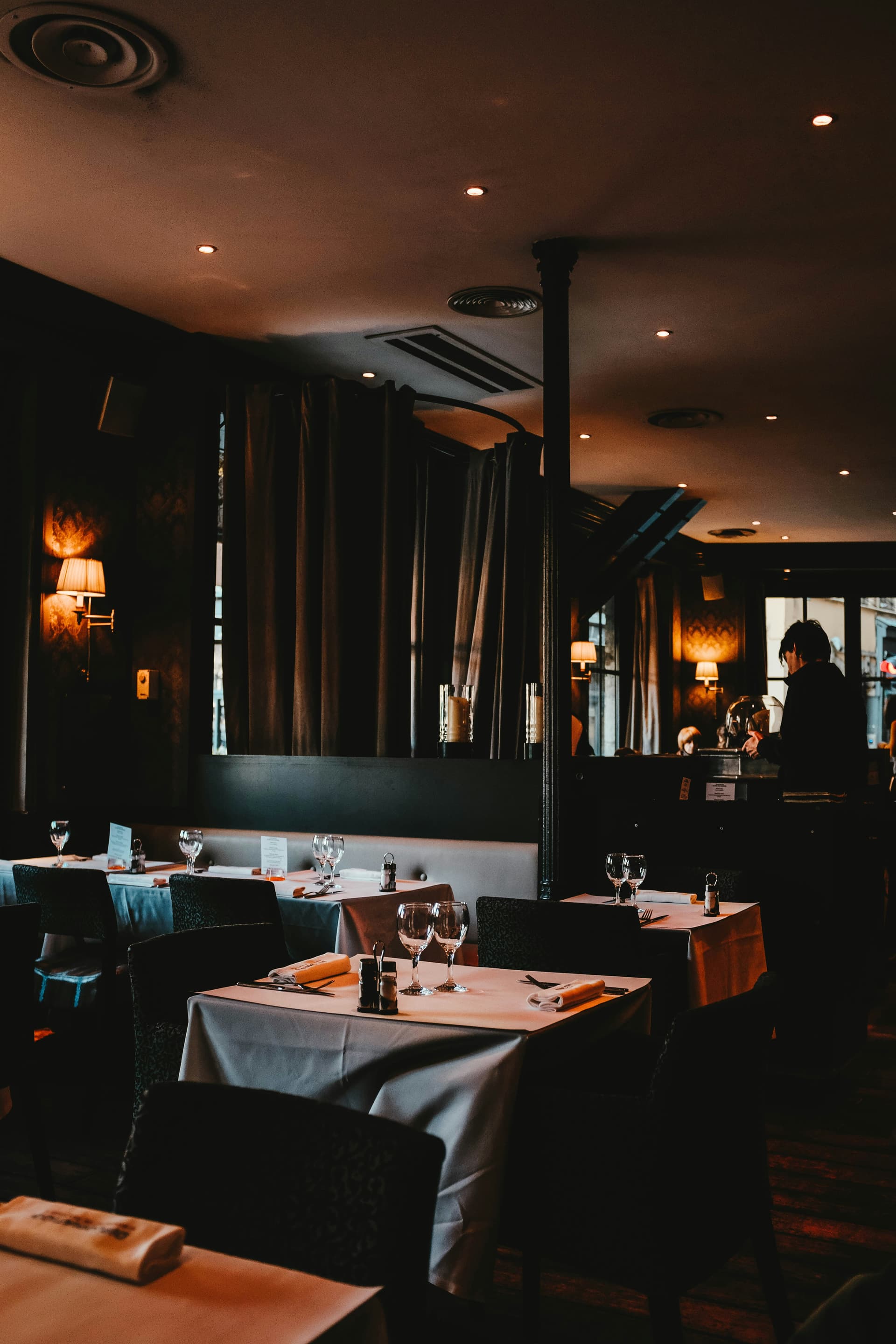 Restaurants & Cafés