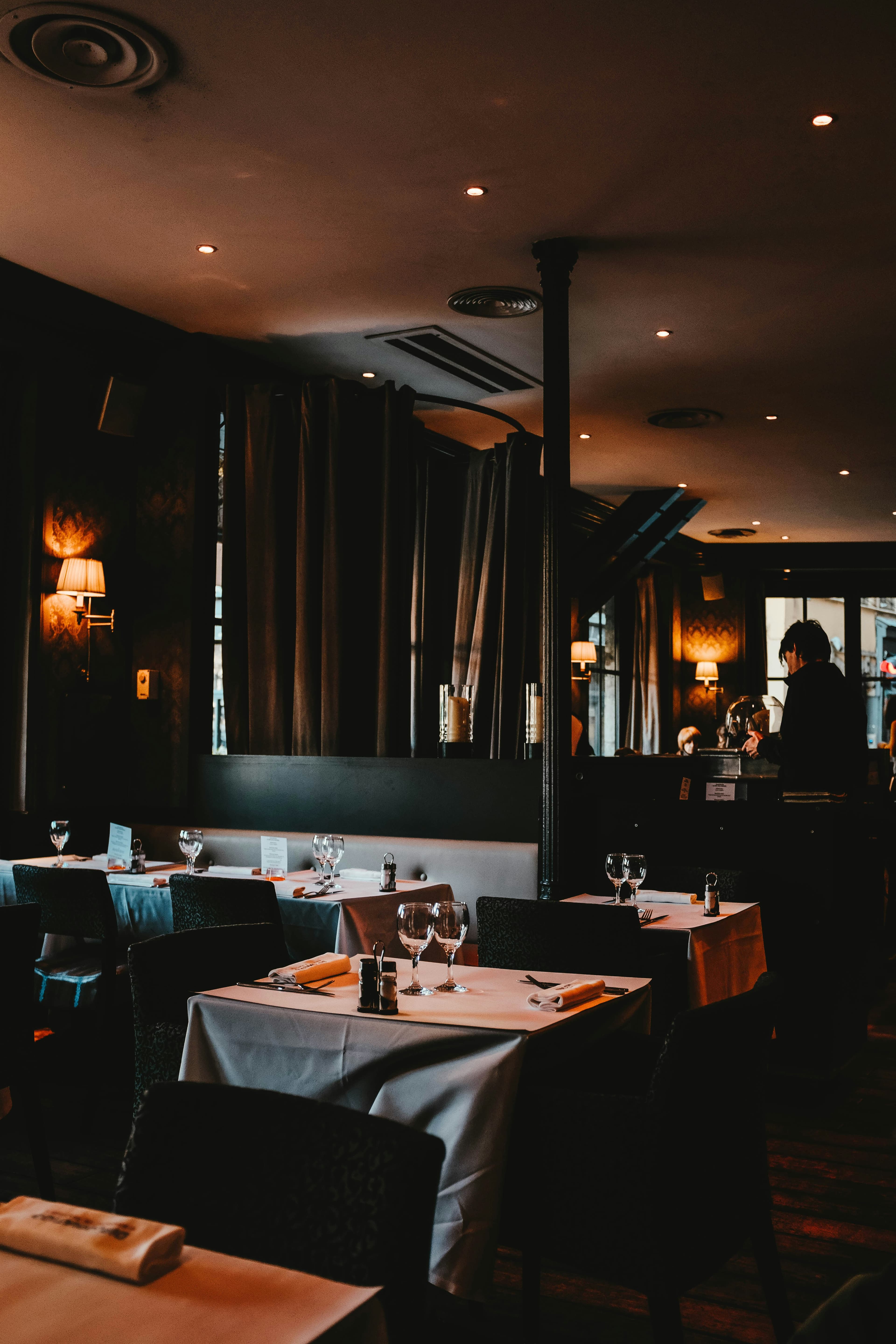 Restaurants & Cafés